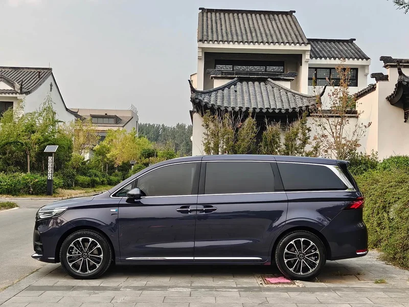 Roewe iMAX8 — фото 4