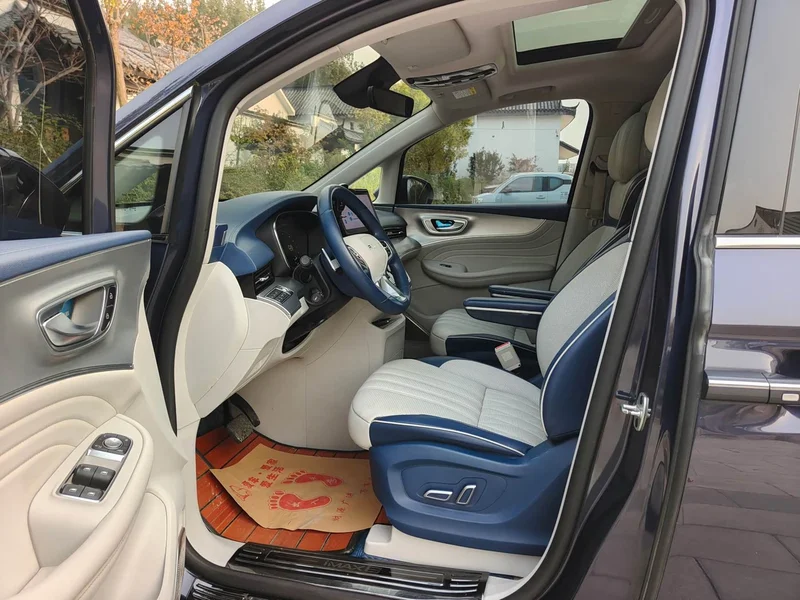 Roewe iMAX8 — фото 9