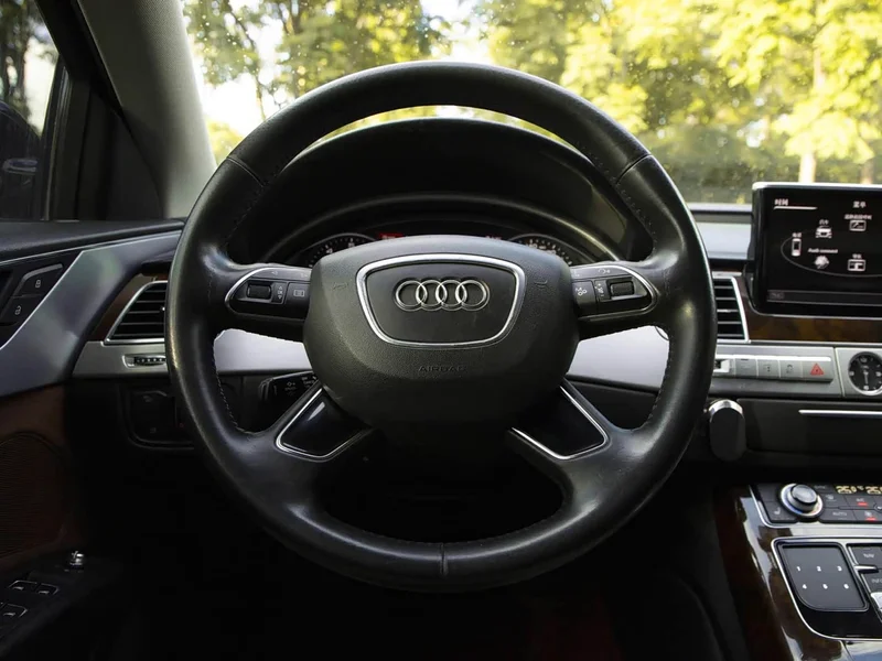 Audi A8 — фото 21