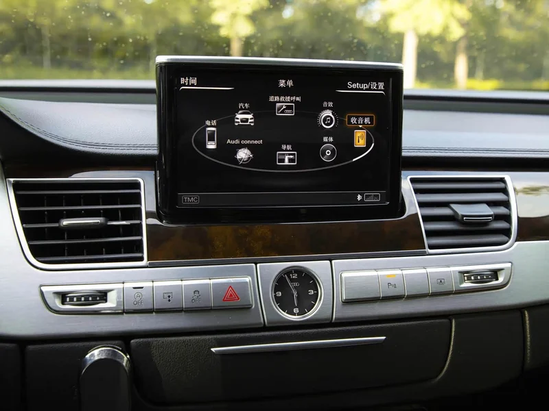 Audi A8 — фото 23