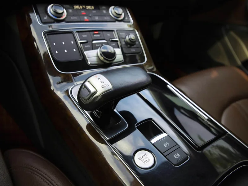 Audi A8 — фото 25