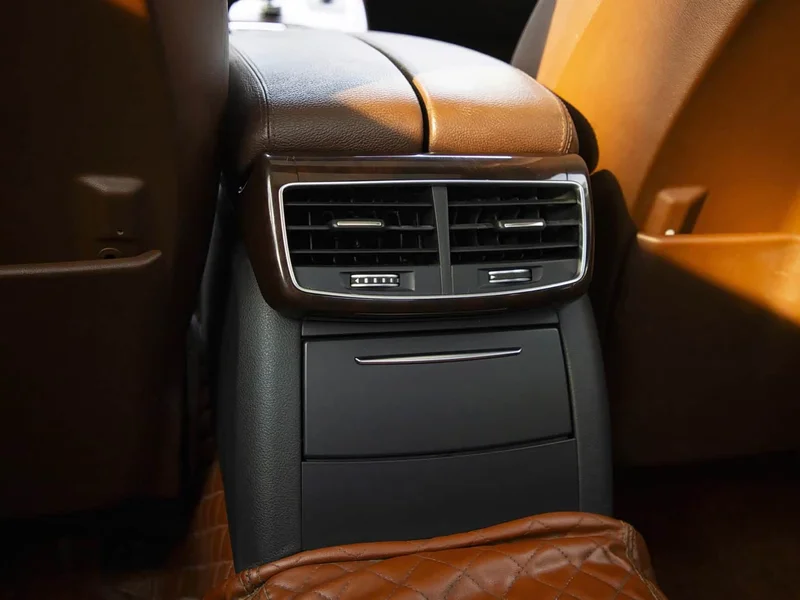Audi A8 — фото 29