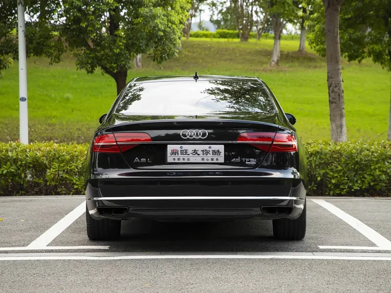 Audi A8 — фото 5
