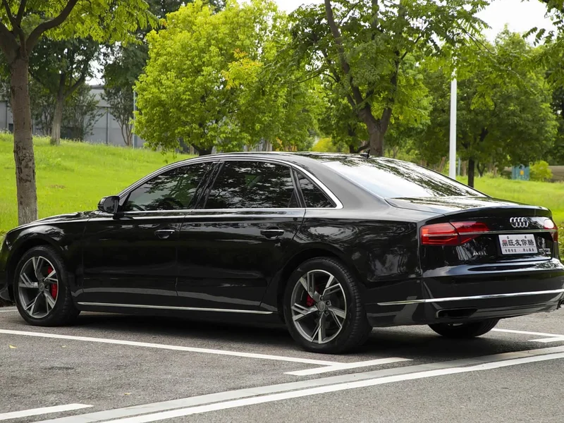 Audi A8 — фото 6