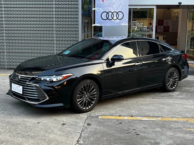 Toyota Avalon — фото 1
