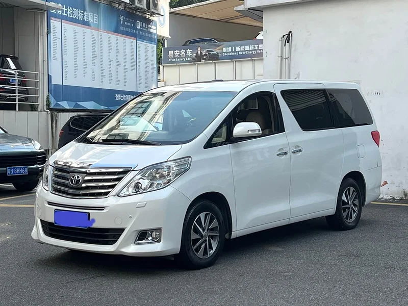Toyota Alphard — фото 2
