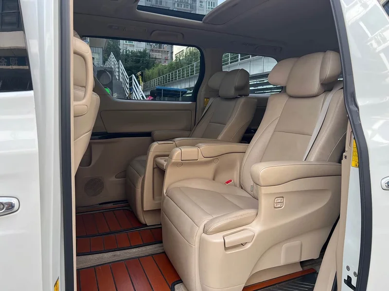Toyota Alphard — фото 4