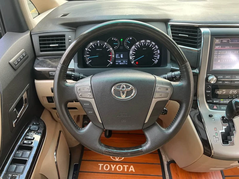 Toyota Alphard — фото 6