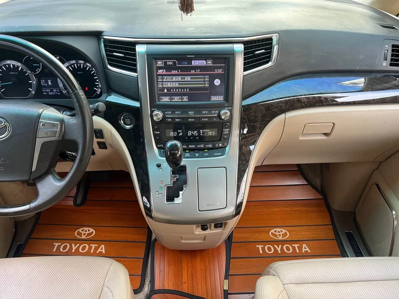 Toyota Alphard — фото 7