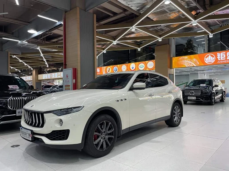 Maserati Levante — фото 1