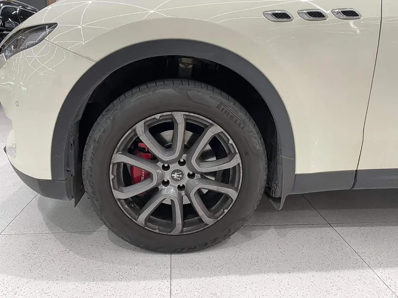 Maserati Levante — фото 14