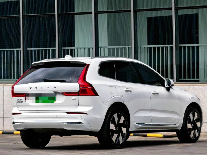 Volvo XC60 PHEV — фото 16