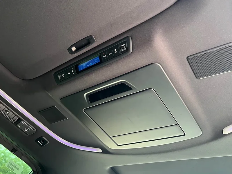 Toyota Alphard — фото 14