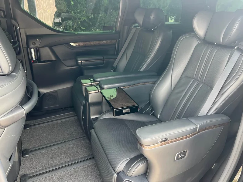 Toyota Alphard — фото 16