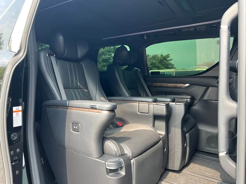 Toyota Alphard — фото 19