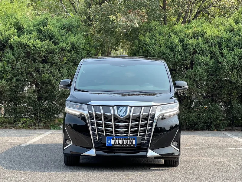 Toyota Alphard — фото 2