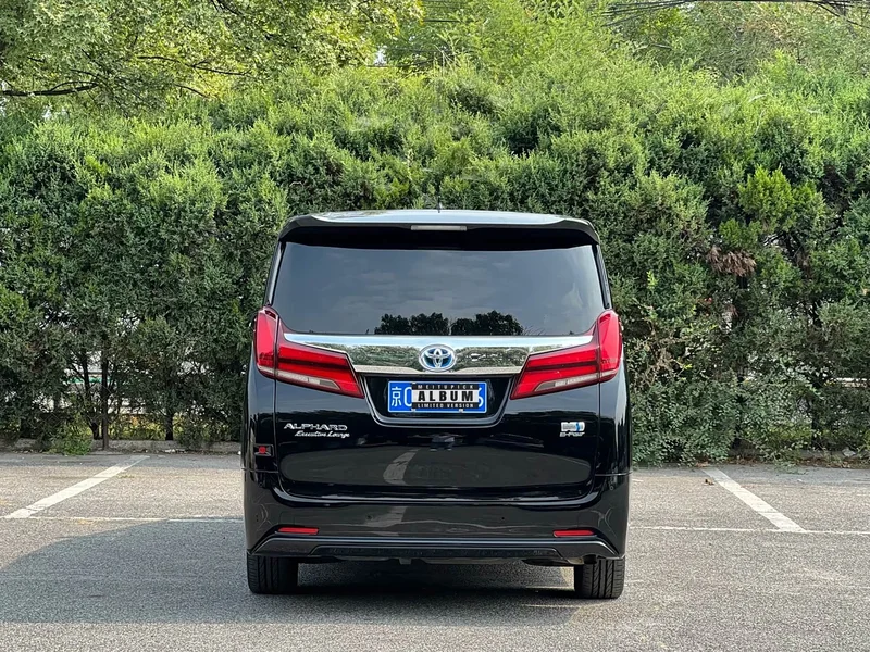 Toyota Alphard — фото 5