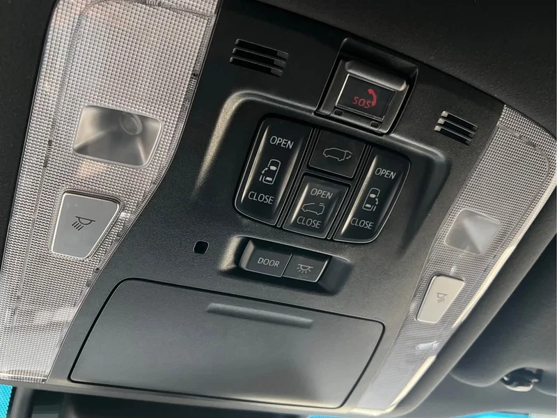 Toyota Alphard — фото 9