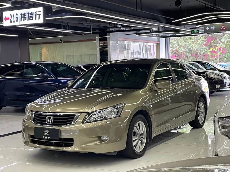 Honda Accord — фото 1