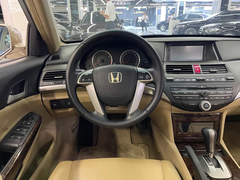Honda Accord — фото 11