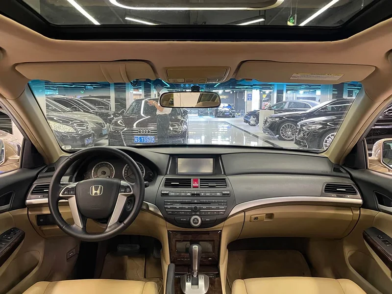 Honda Accord — фото 10