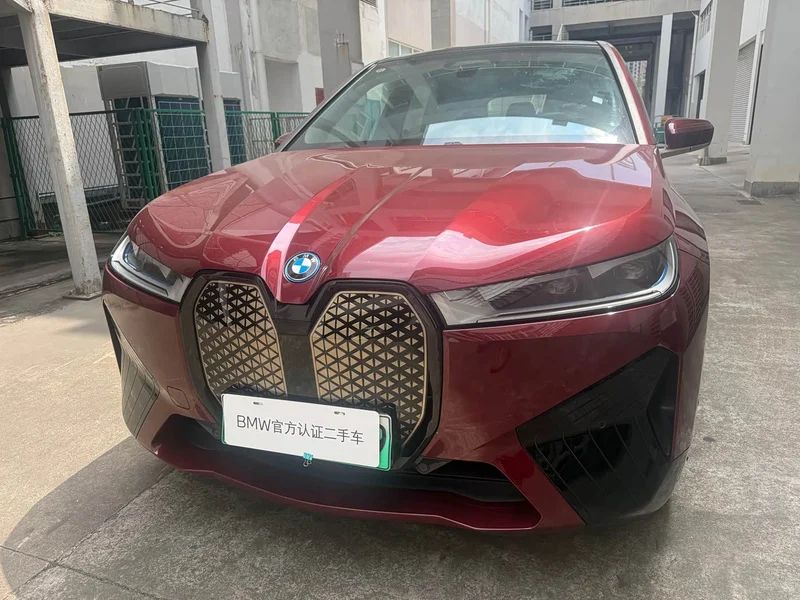 BMW iX — фото 1