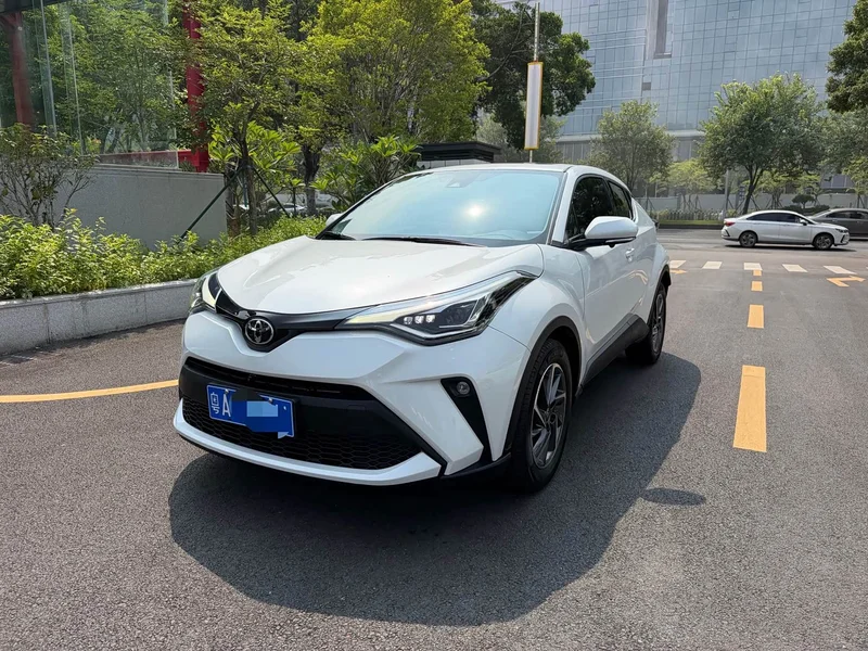 Toyota C-HR — фото 1