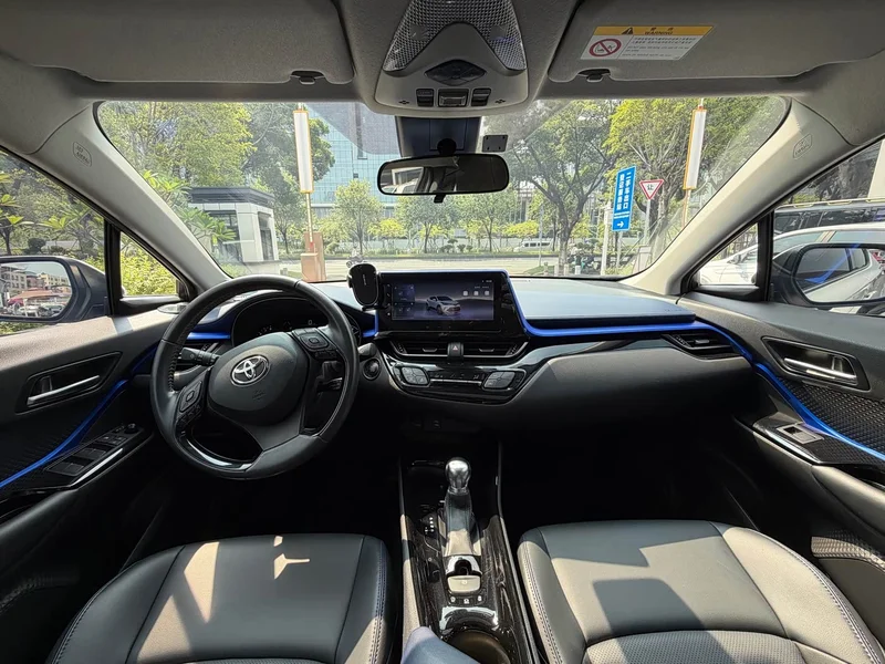 Toyota C-HR — фото 19