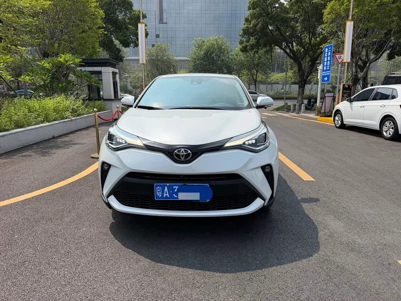 Toyota C-HR — фото 2