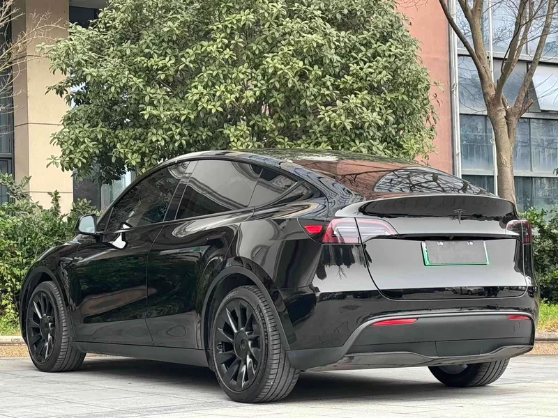 Tesla Model Y — фото 9
