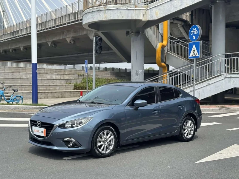 Mazda 3 Axela — фото 1