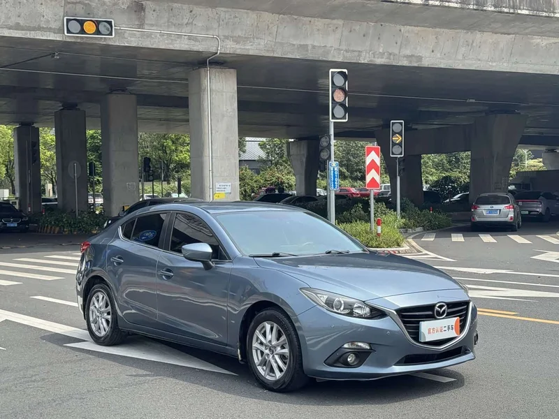 Mazda 3 Axela — фото 3