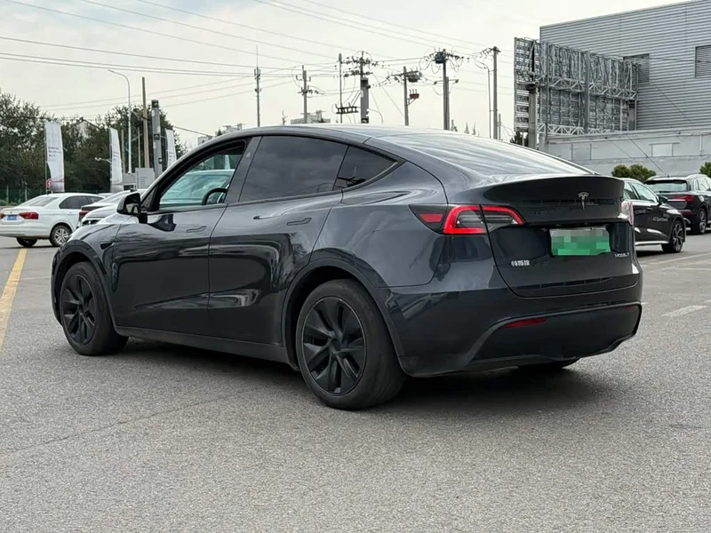 Tesla Model Y — фото 3