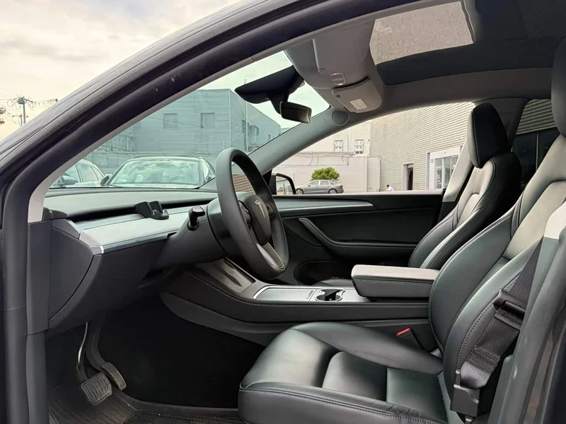 Tesla Model Y — фото 8