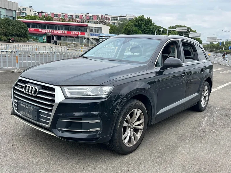 Audi Q7 — фото 1