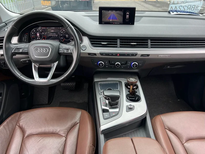 Audi Q7 — фото 9