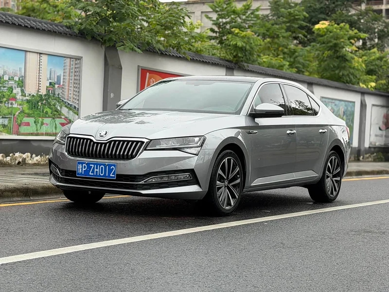 Skoda Superb — фото 1