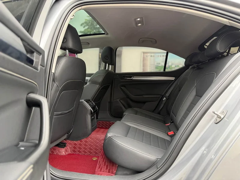 Skoda Superb — фото 11