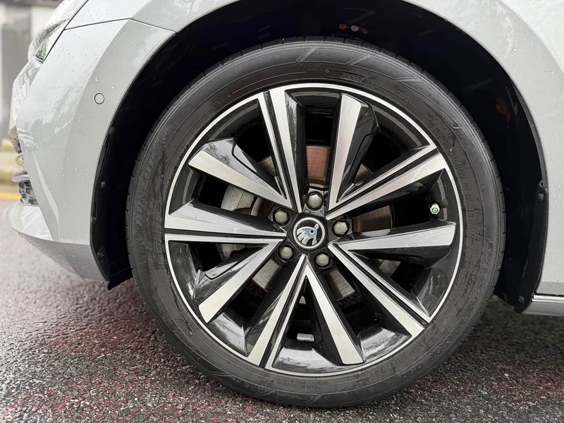 Skoda Superb — фото 15