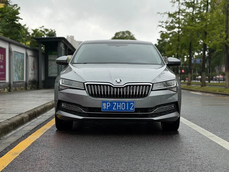 Skoda Superb — фото 2
