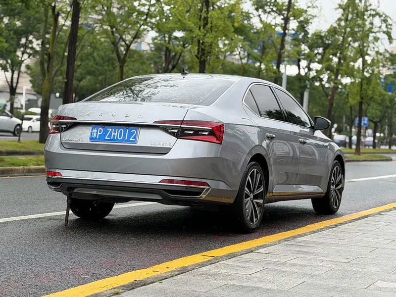 Skoda Superb — фото 4