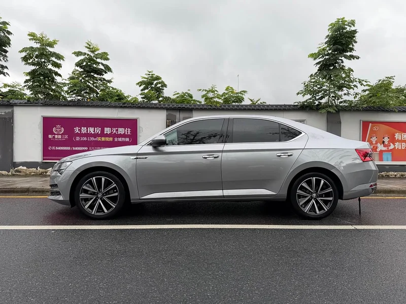 Skoda Superb — фото 7