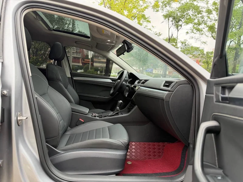 Skoda Superb — фото 9