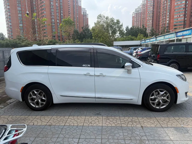 Jeep Grand Voyager (Imported) — фото 12