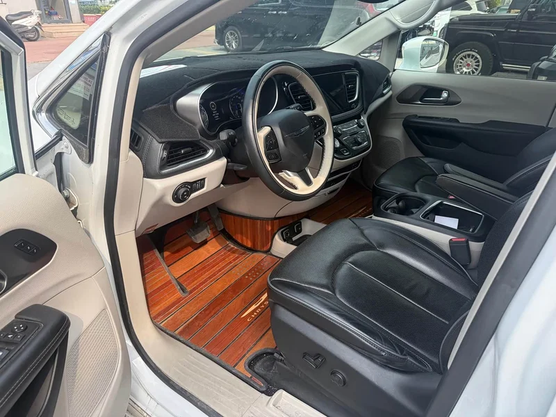 Jeep Grand Voyager (Imported) — фото 3