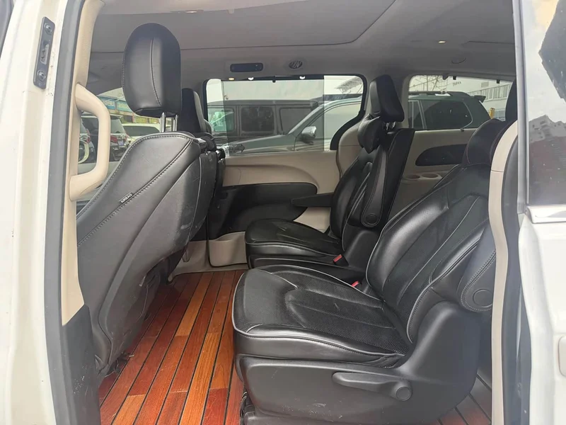 Jeep Grand Voyager (Imported) — фото 4