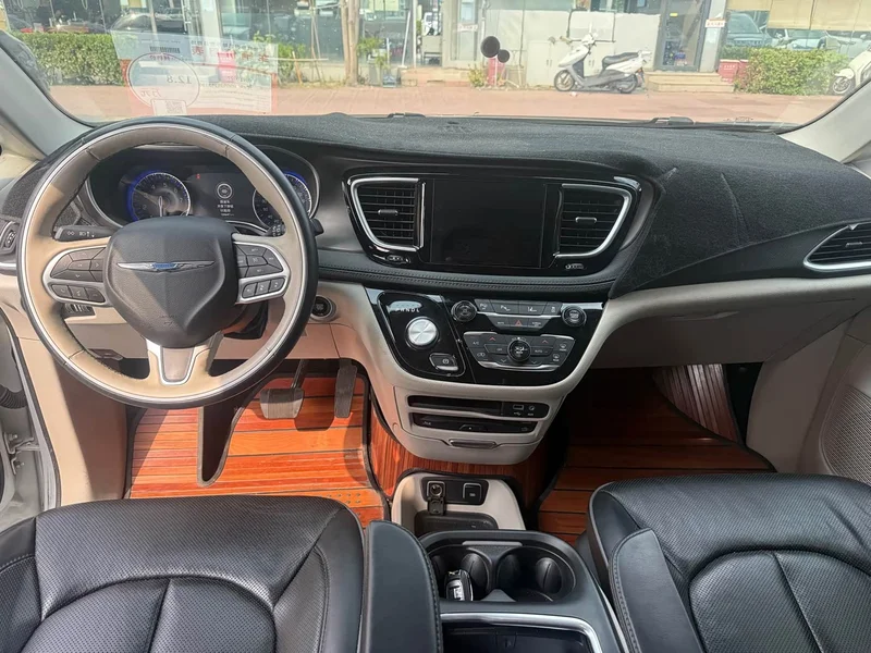 Jeep Grand Voyager (Imported) — фото 5
