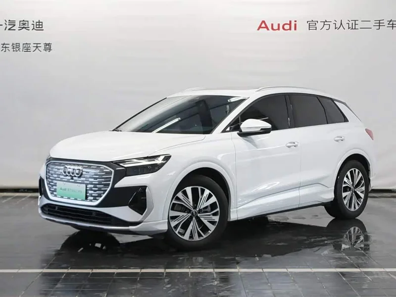 Audi Q4 e-tron — фото 1