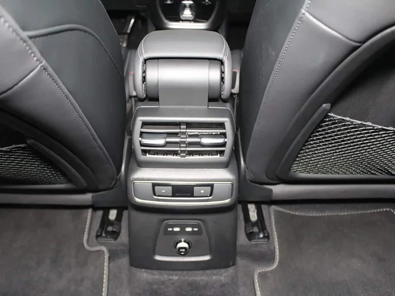 Audi Q4 e-tron — фото 11