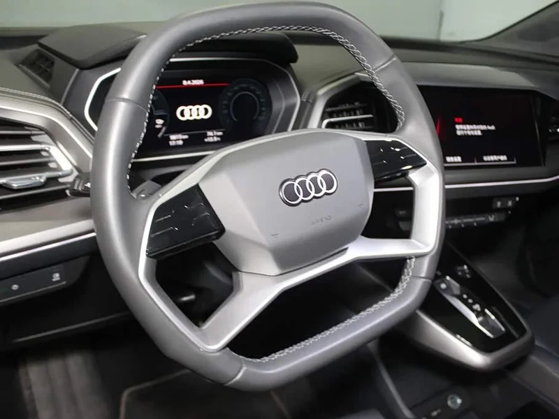 Audi Q4 e-tron — фото 12